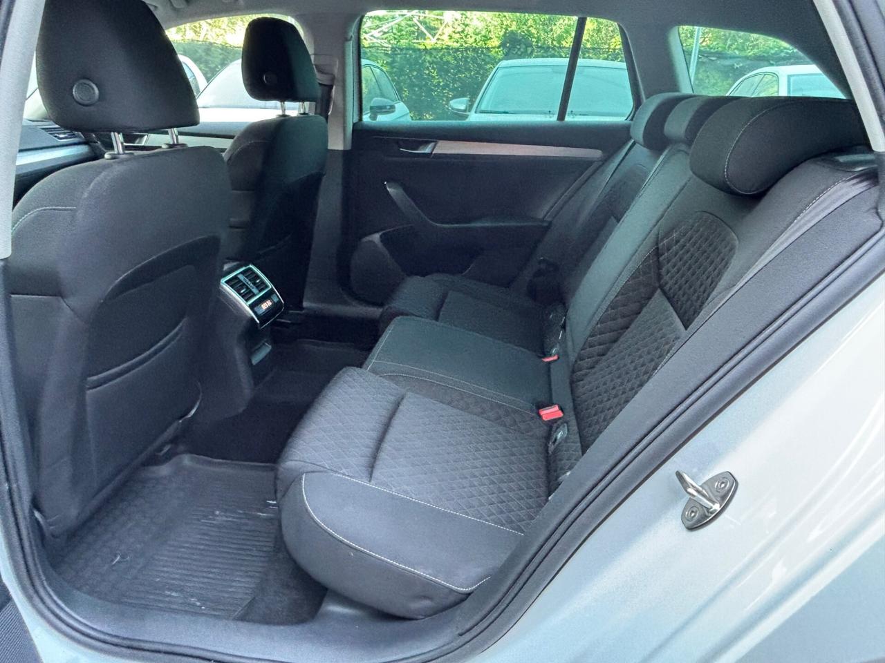 Skoda Superb 2.0 TDI 150CV DSG Wagon Executive