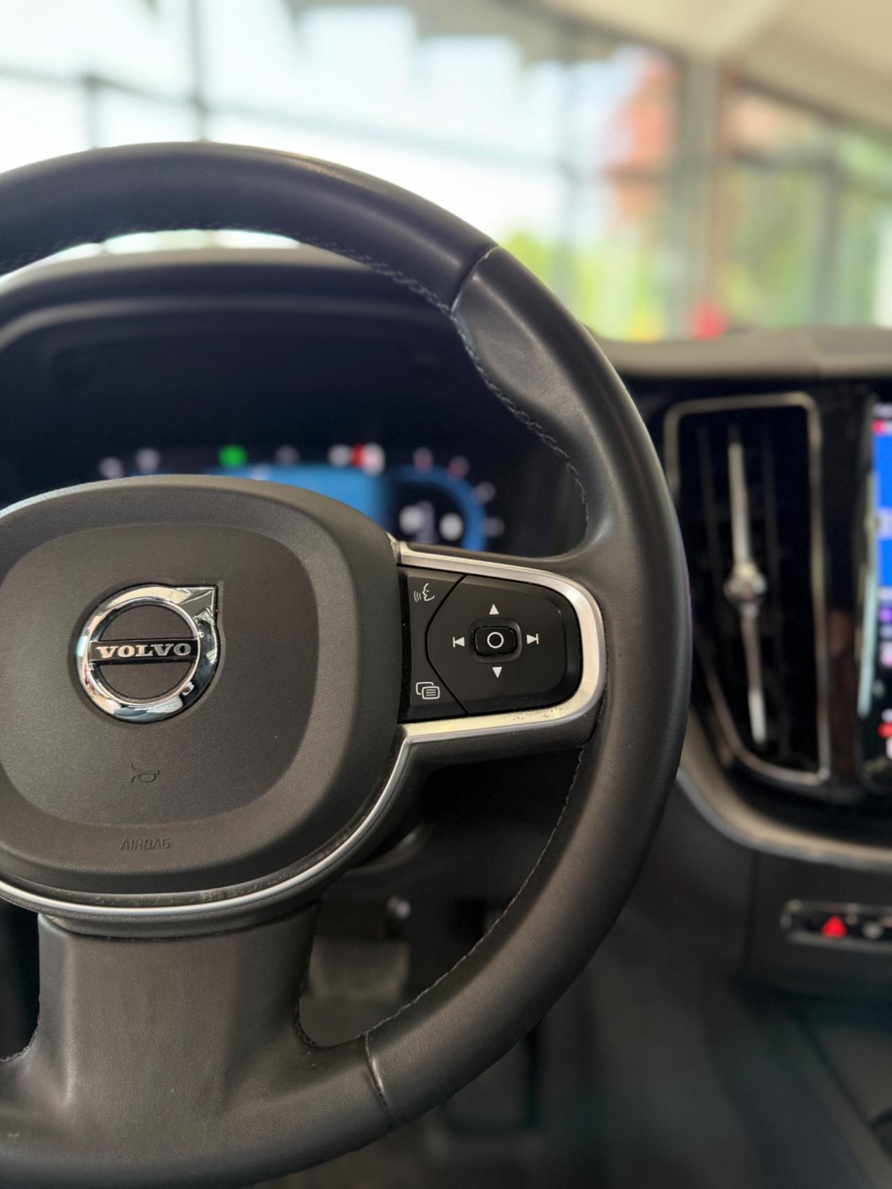 Volvo XC60 2.0 B4 197CV Geartronic Momentum Pro 10/2021 EURO 6D