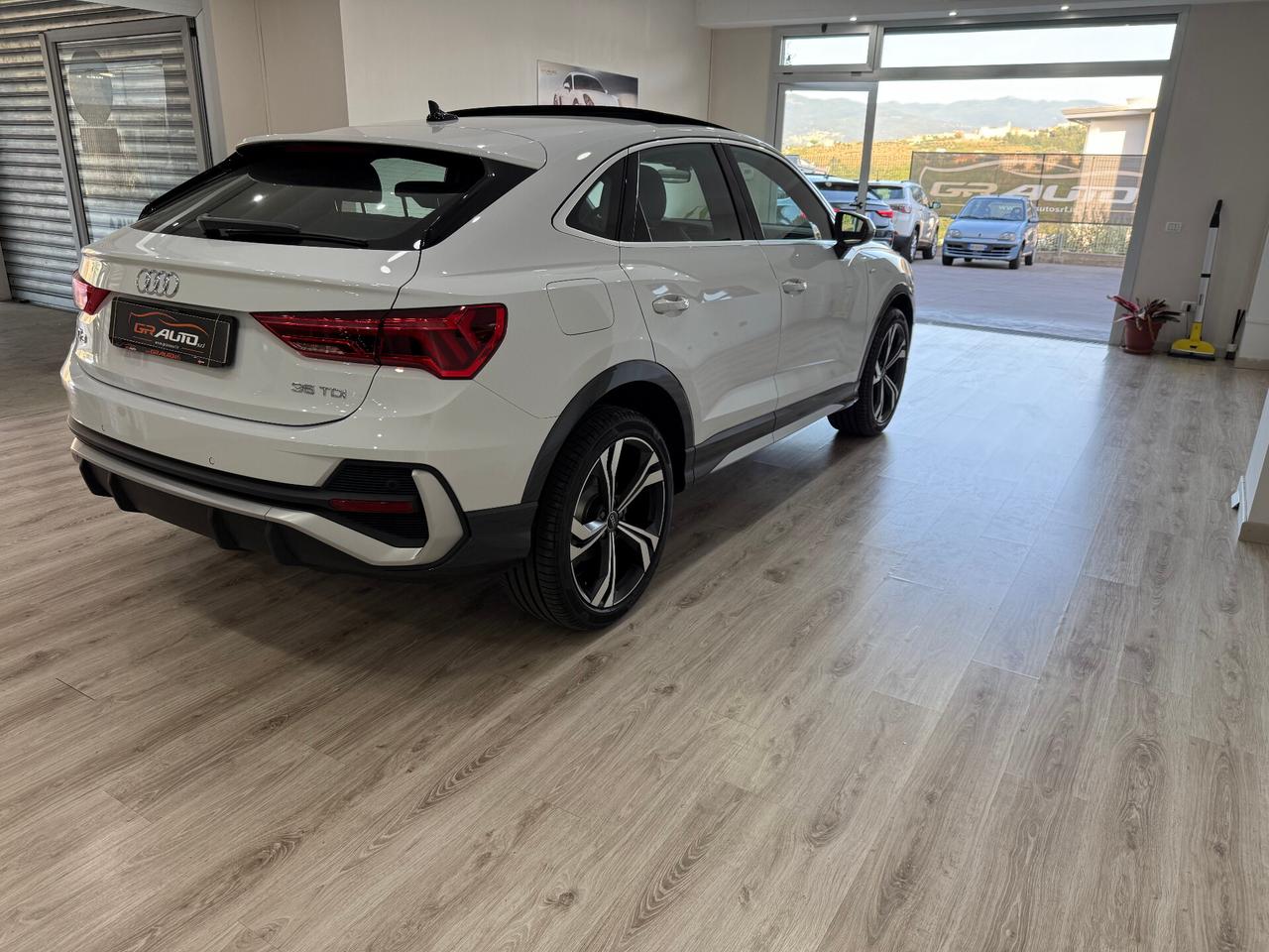 Audi Q3 35 TDI quattro S tronic line edition Tetto Apribile NUOVA DA IMMATRICOLARE