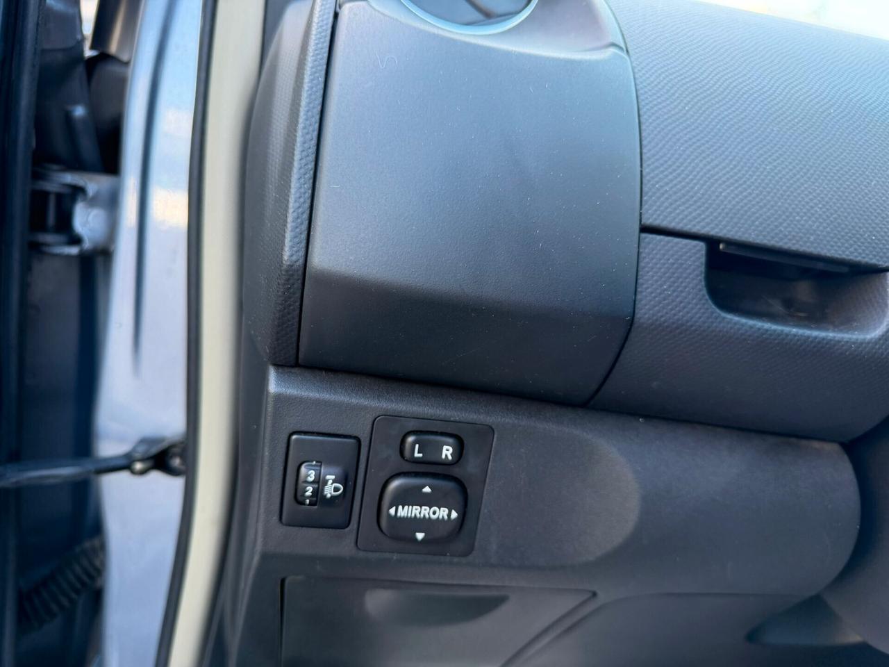 Toyota Yaris 1.0 5 porte Sol - Anno 2011 - Neopatentato