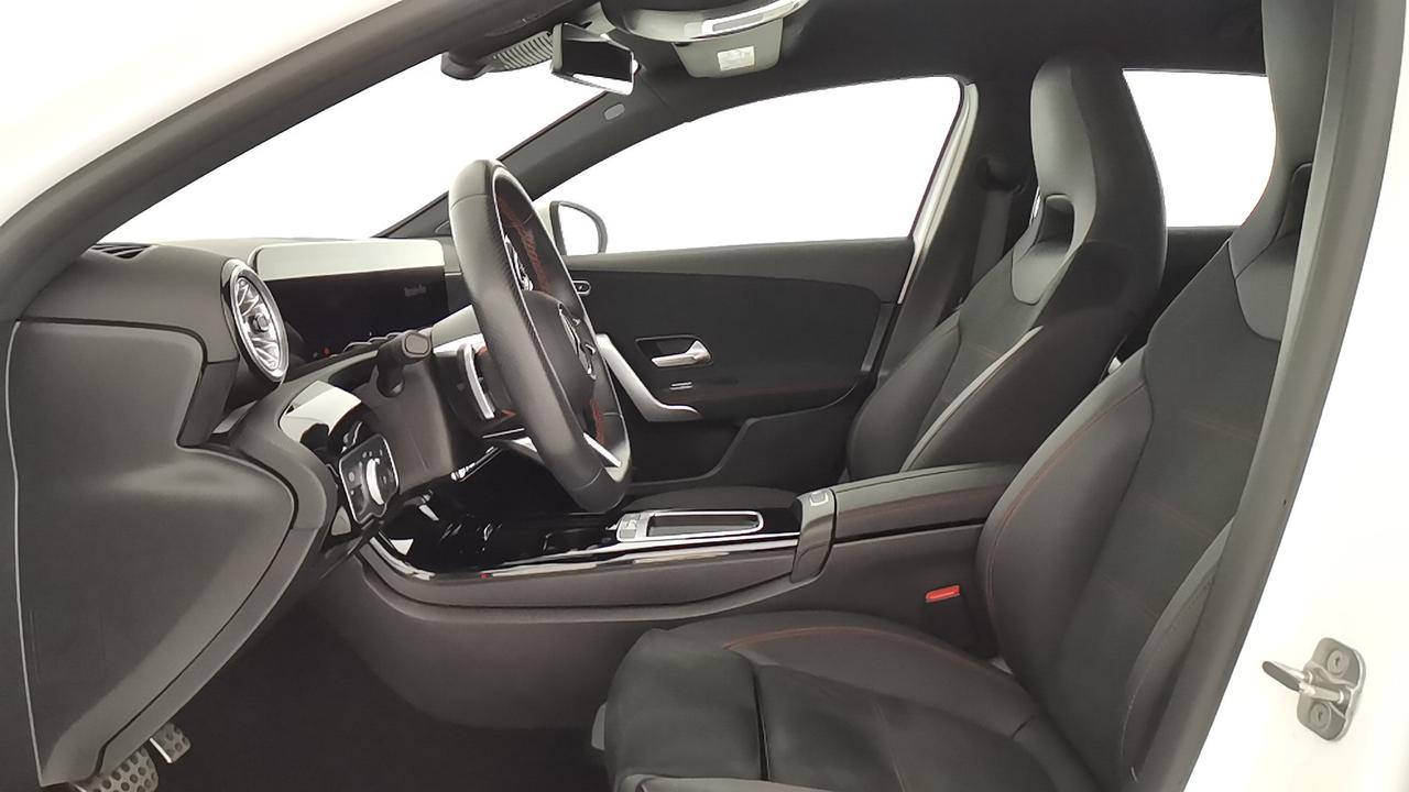 Mercedes-Benz Classe A - W177 2023 - A 180 d AMG Line Premium auto