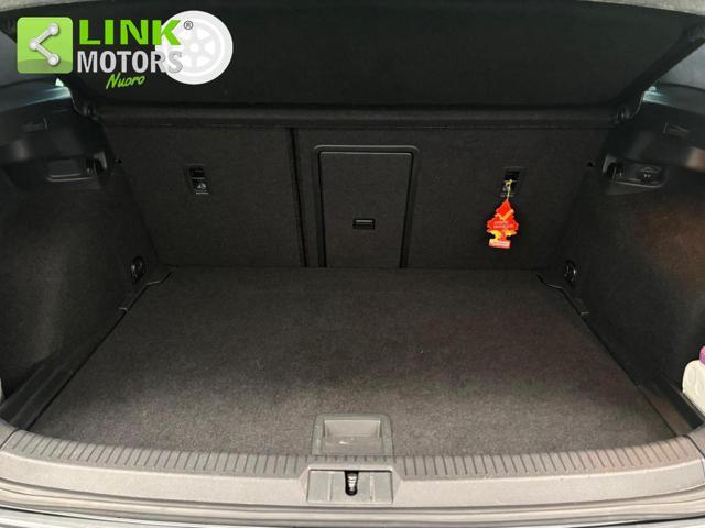 VOLKSWAGEN Golf 1.5 TSI DSG R-LINE KM CERT PARI AL NUOVO.