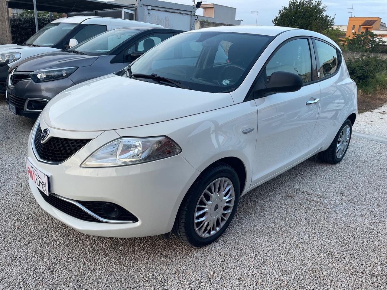 Lancia Ypsilon 1.2 69 CV 5 porte GPL Ecochic Silver
