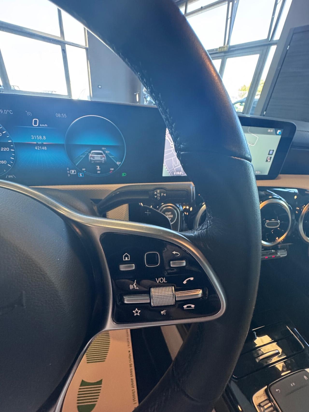MERCEDES CLA 180CDI KM 42.000 SEDAN AT8 SPORT