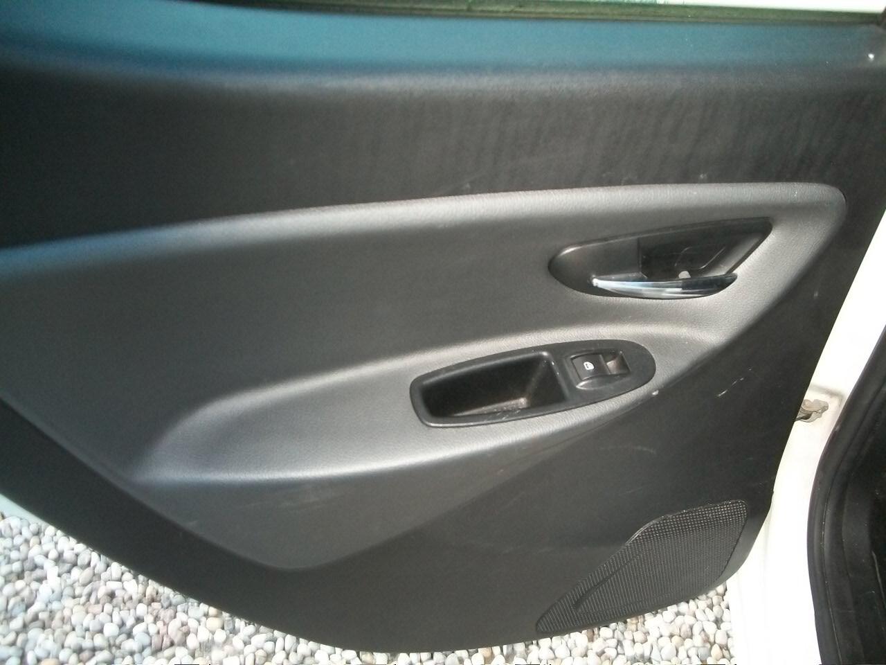 Lancia Ypsilon 1.2 69 CV 5 porte S&S Silver CC 1242 BENZINA EURO 05 KM 92630 TALIANDATI GARANZIA UN ANNO N 08 GOMME E CERCHI N 4 INVERNAL IN FERRO CON COPRI CERCHI 95X100 04 CERCHI IN LEGA ESTIVI 90X100