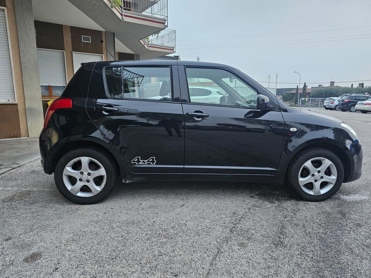 Suzuki Swift 1.3 Benzina -4x4 - 5p.