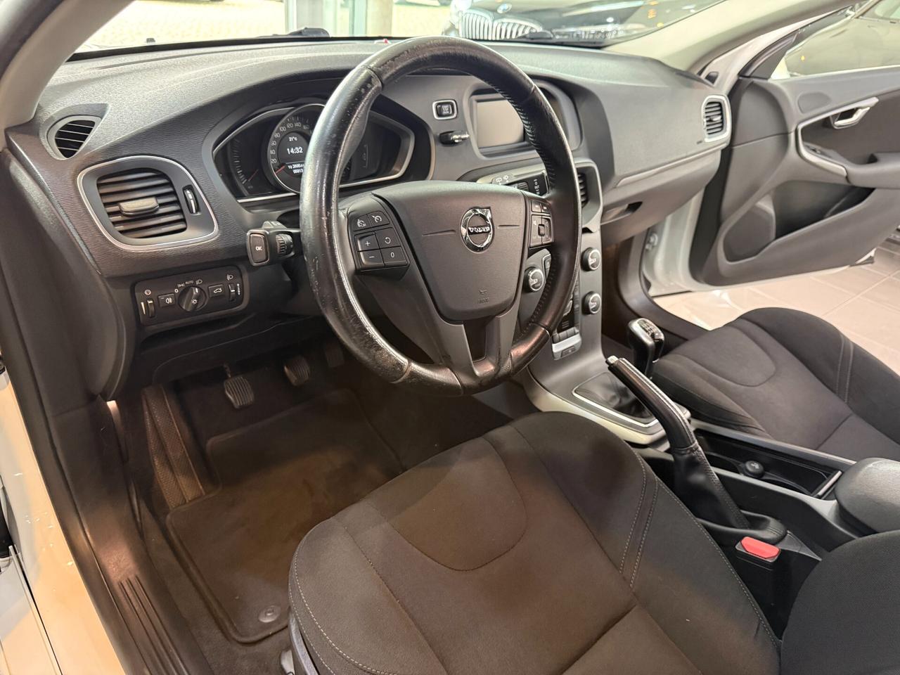 Volvo V40 2.0 d2 Business my17 92.000 KM!!