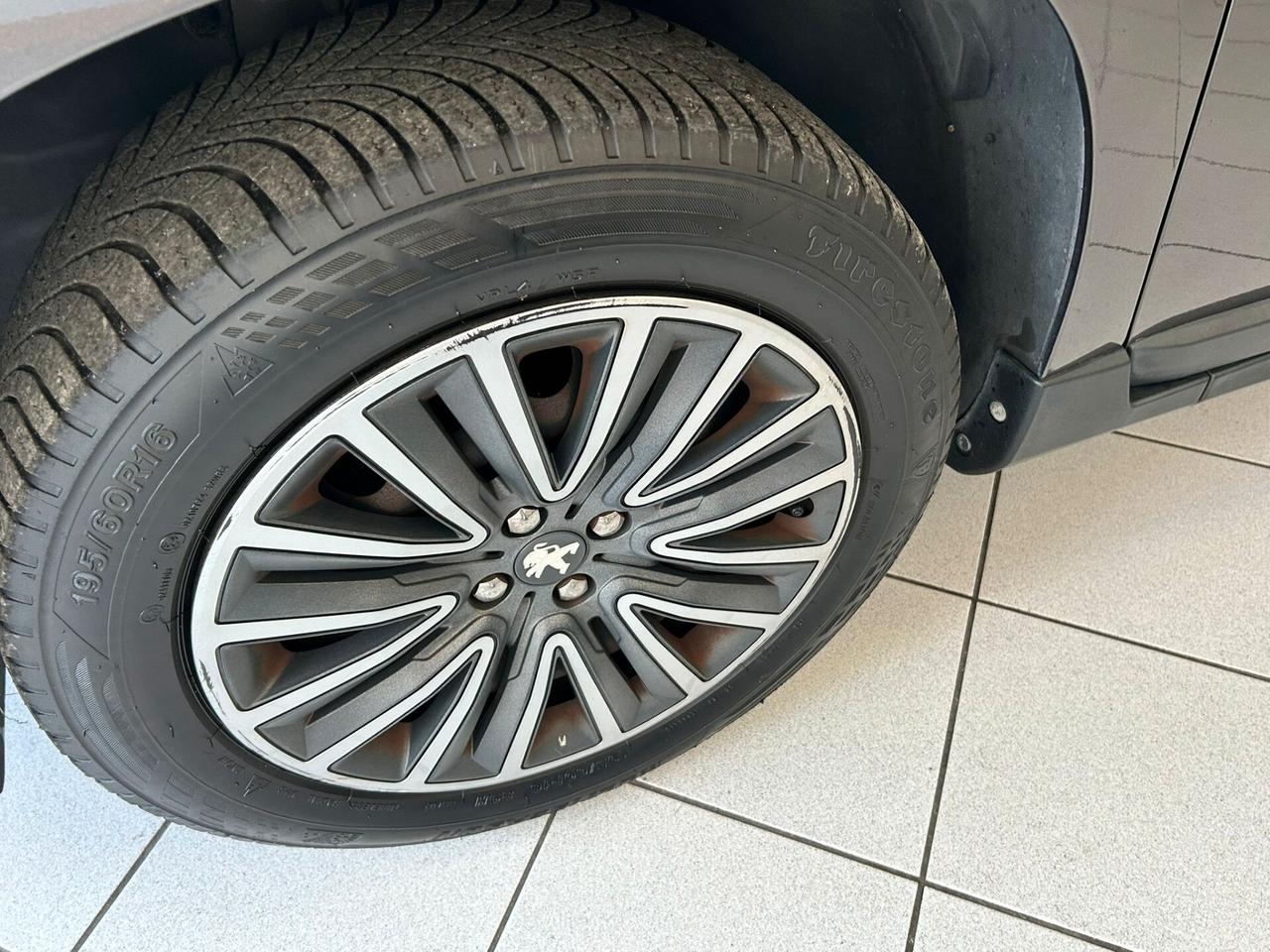 Peugeot 2008 1.2B X NEOPATENTATI 2014