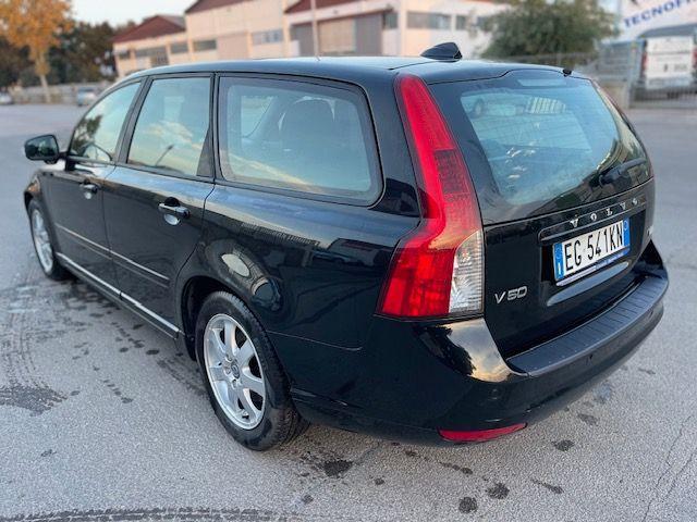 VOLVO - V50 - D2 R-design
