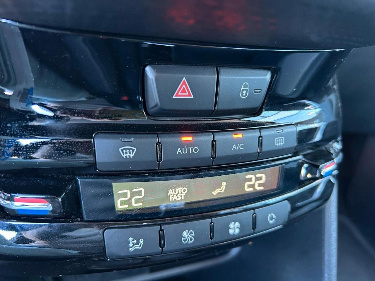 Peugeot 2008 ALLURE BlueHDi 100 mt SPOTICAR