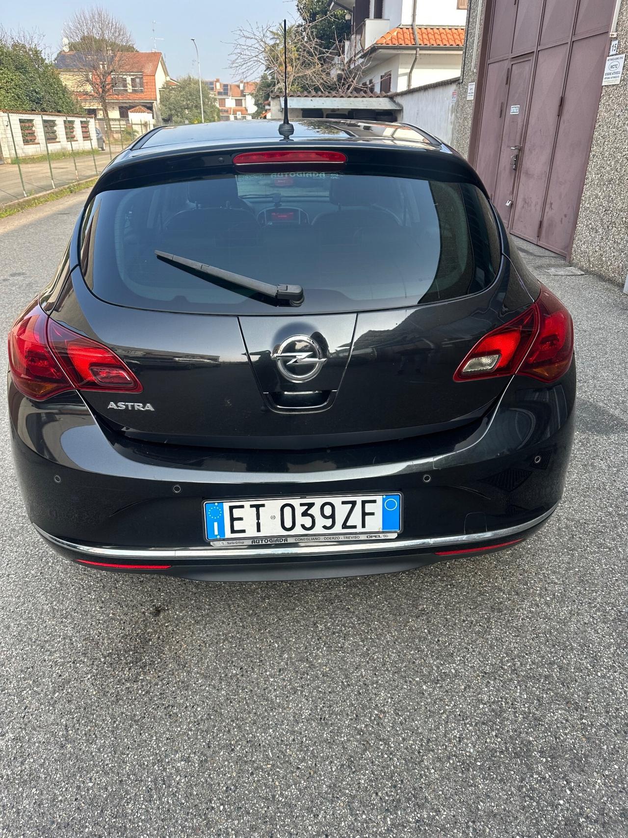 Opel Astra 1.4 100CV 5 porte Cosmo