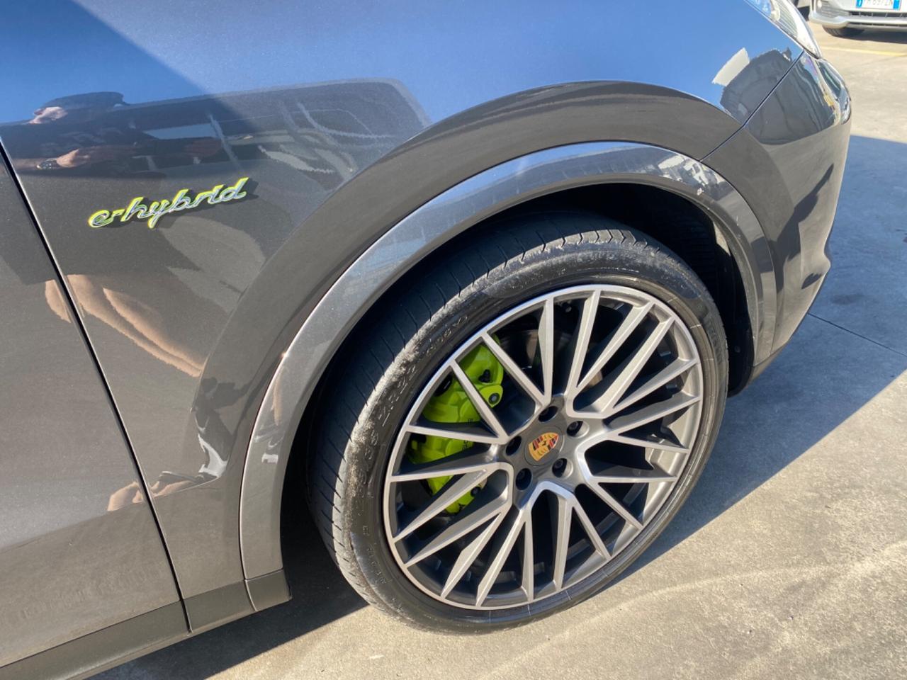 Porsche Cayenne Coupé 3.0 V6 E-Hybrid Platinum Edition