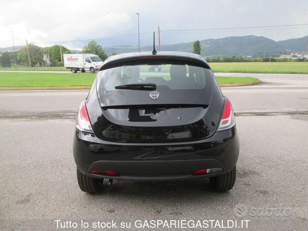 Lancia Ypsilon 1.0 FireFly 5 porte S&S Hybrid Oro