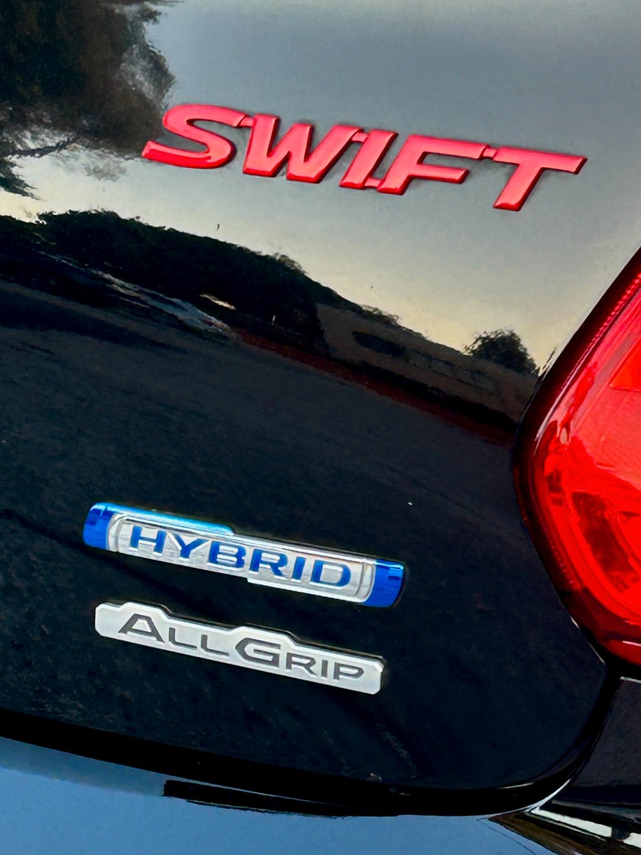 " UNA CHICCA " Suzuki Swift 1.2 Hybrid 4WD AllGrip Top