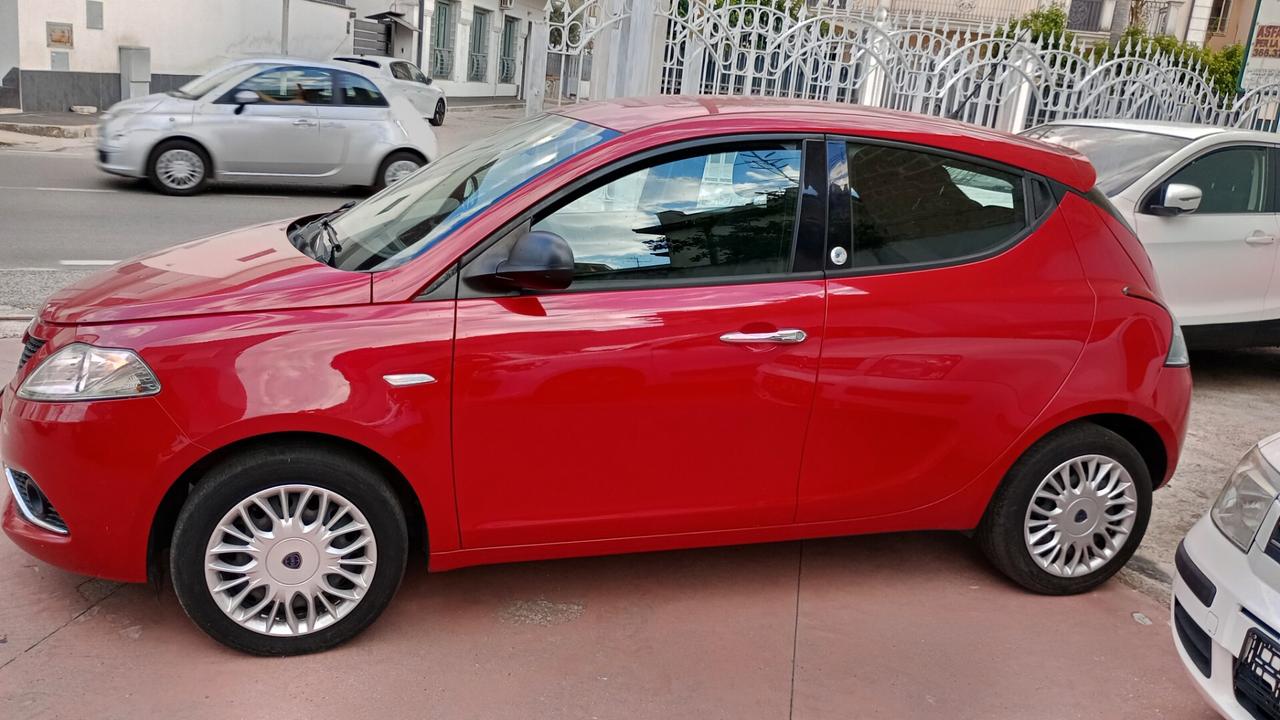 Lancia Ypsilon 1.2 69 CV 5 porte GPL Ecochic Silver
