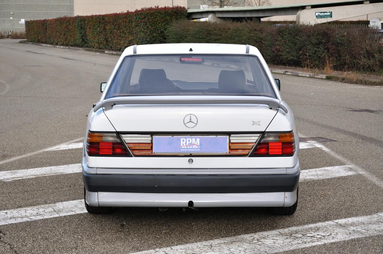 Mercedes-benz 250 W124D (AMG look body kit)