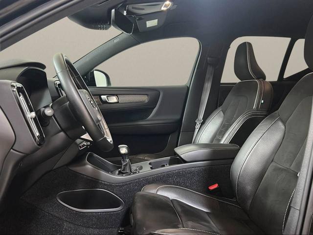 VOLVO XC40 D3 R-design