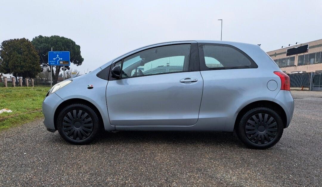 Toyota Yaris 1.0 3 porte Sol