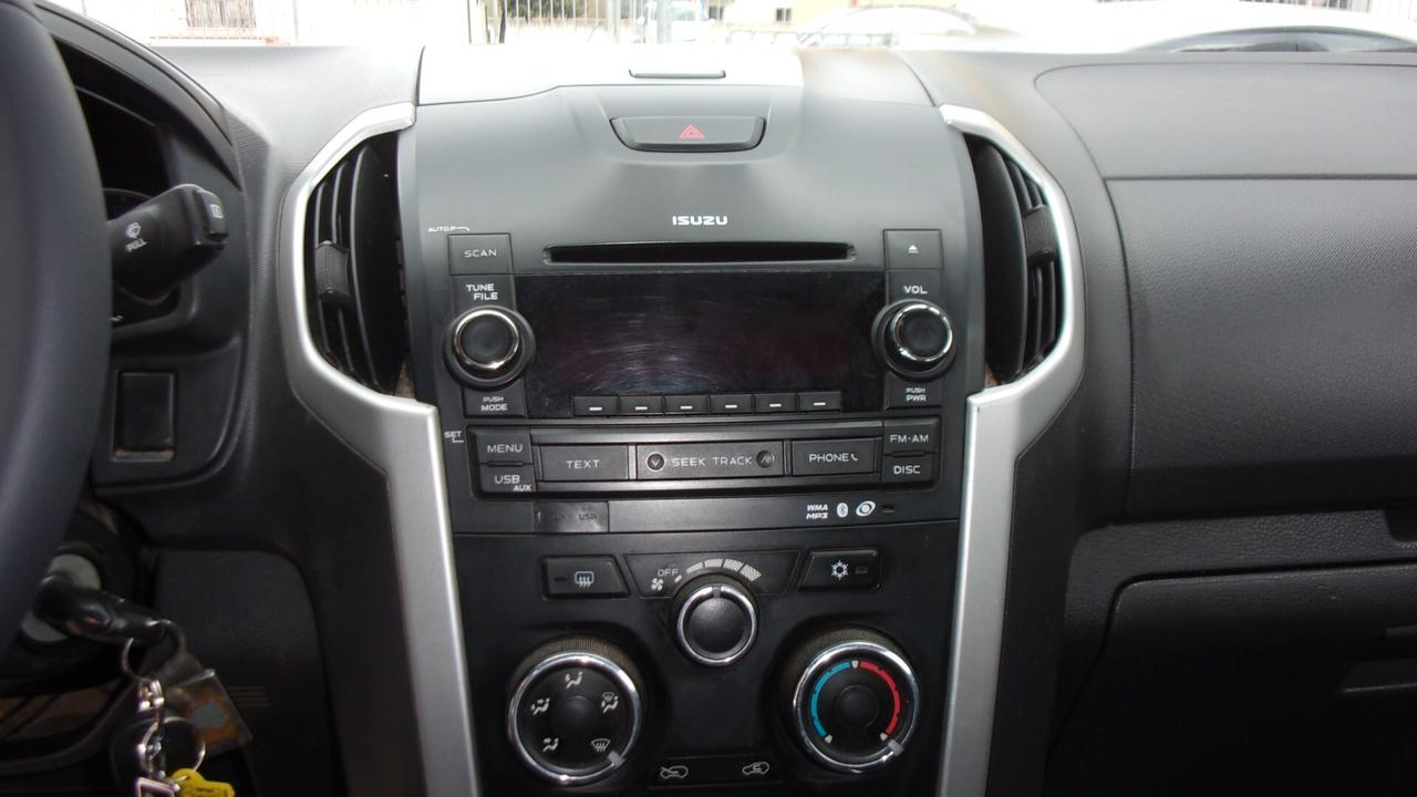 Isuzu D-Max 2.5 Space Cab Solar A/T 4WD