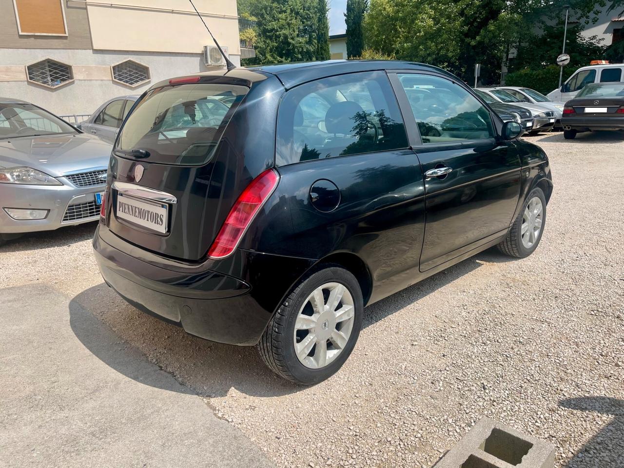 Lancia Ypsilon 1.2 NEOPATENTATI GARANZIA TAGLIANDATA