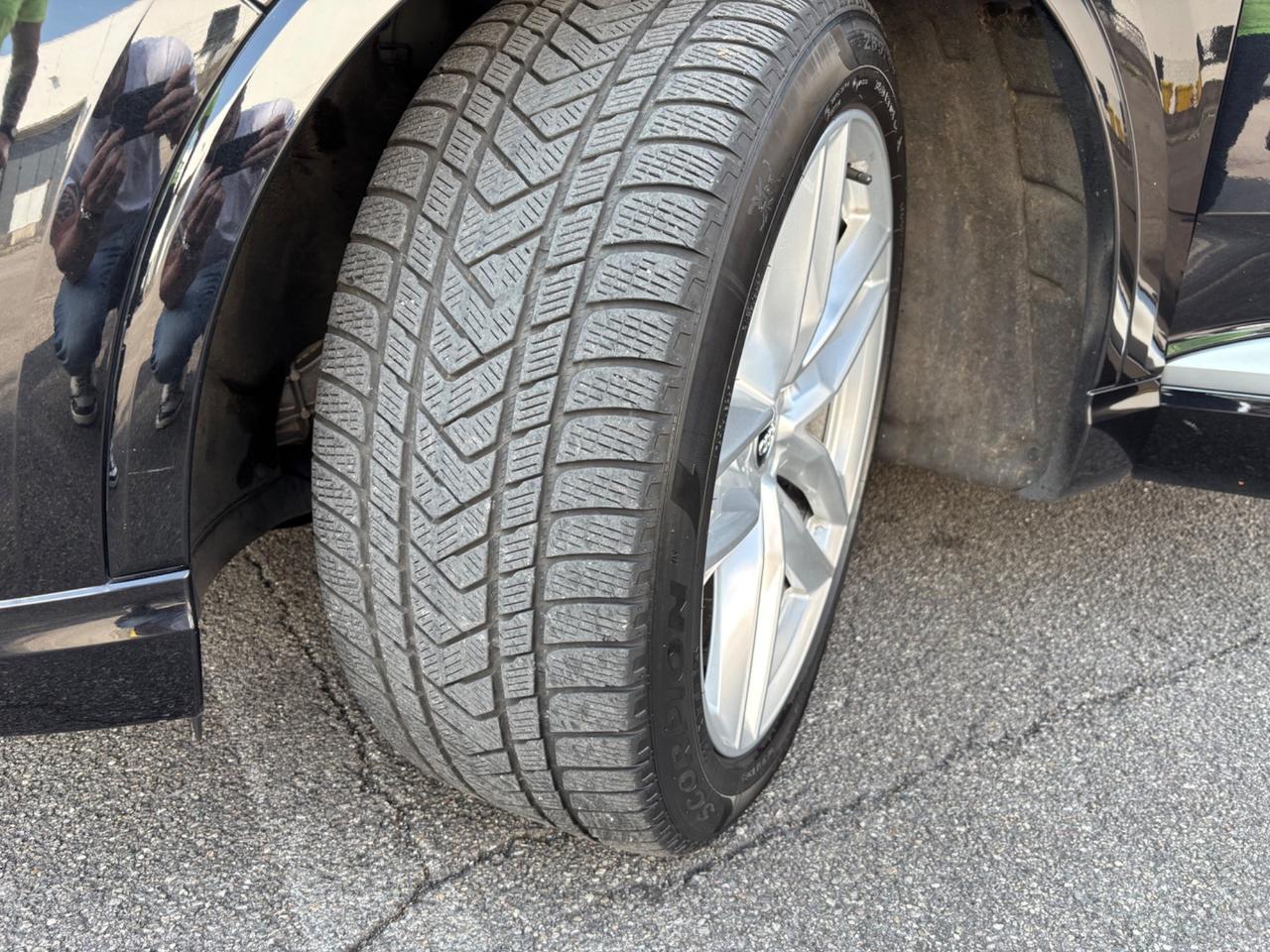 Audi Q7 3.0 TDI 272 CV quattro S LINE,TAGLIANDI CERTIFICATI