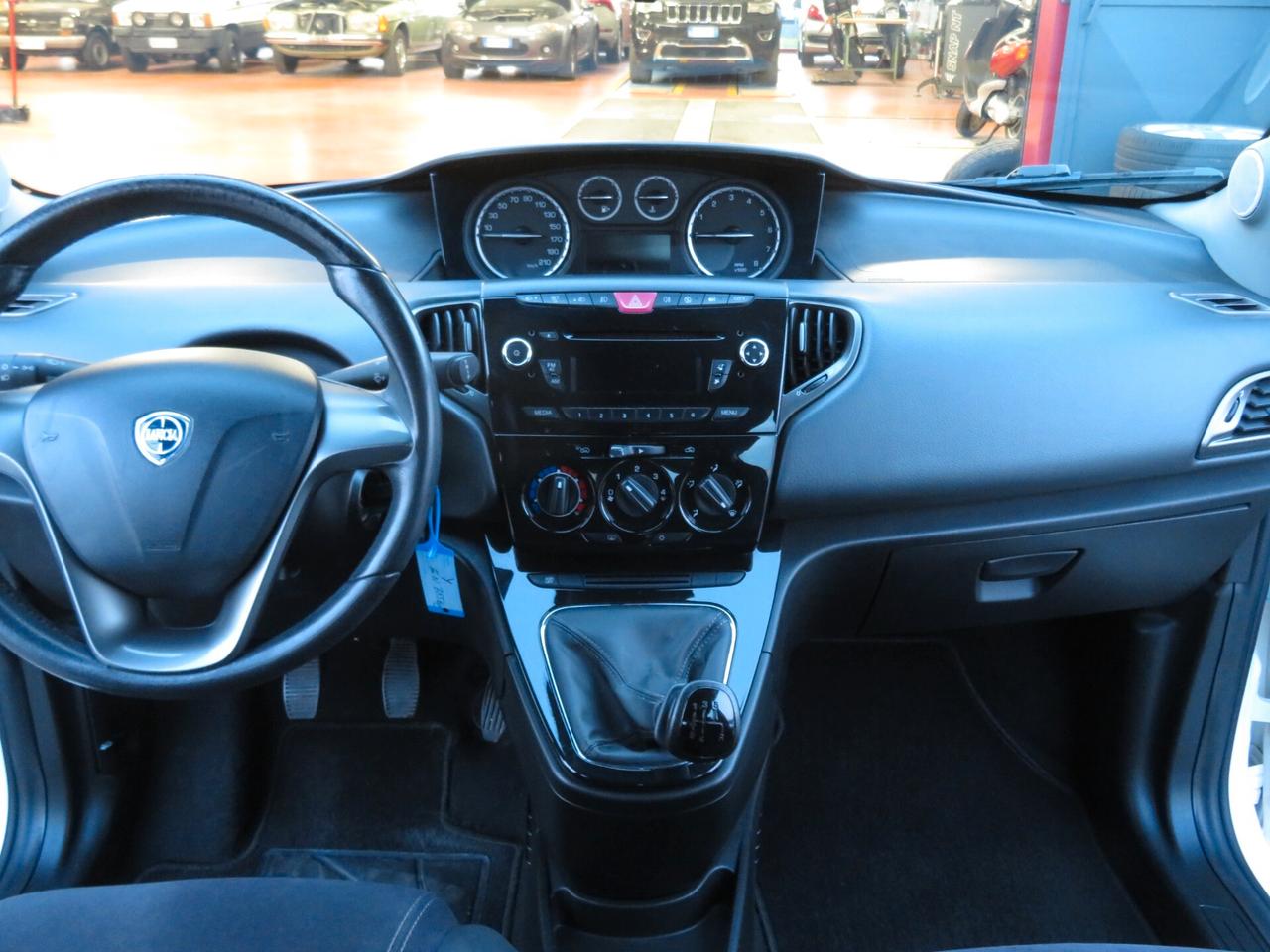 Lancia Ypsilon 1.2 69 CV 5 porte S&S Gold