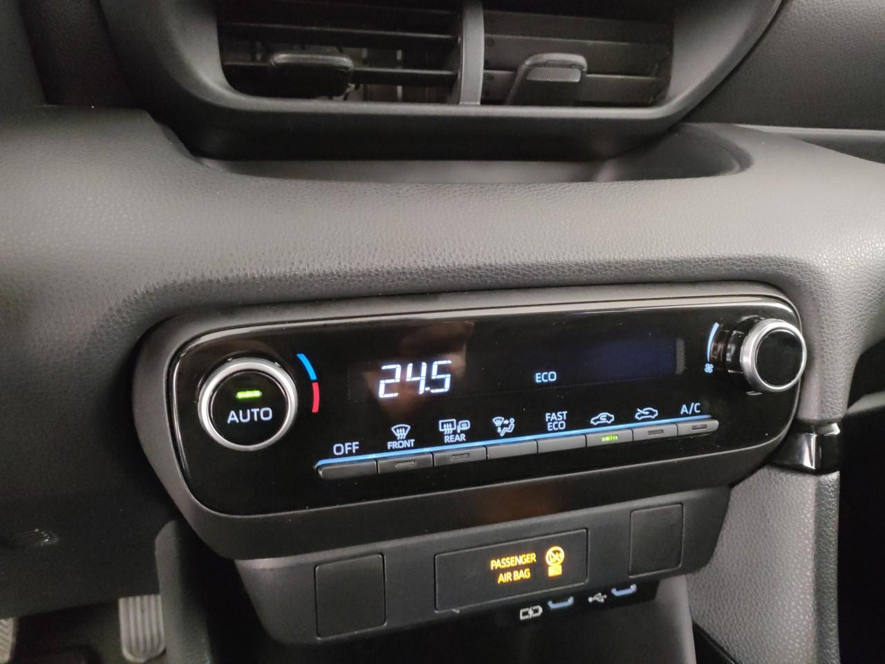 TOYOTA Yaris 1.5h Trend
