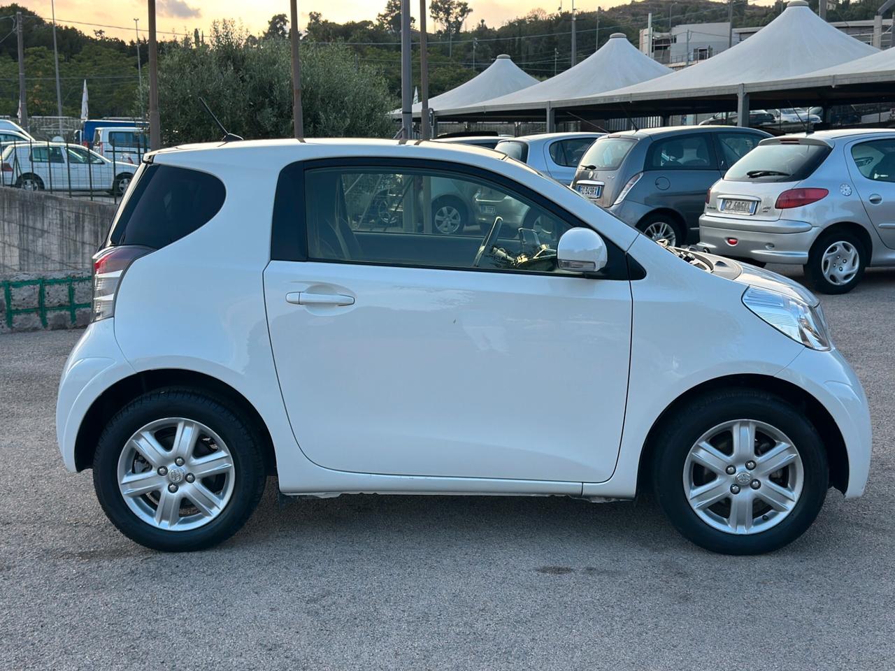 Toyota iQ 1.0 Lounge CVT 2012 Automatica