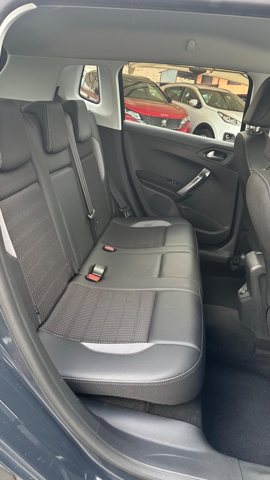 Peugeot 2008 BlueHDi 100 S&S Allure