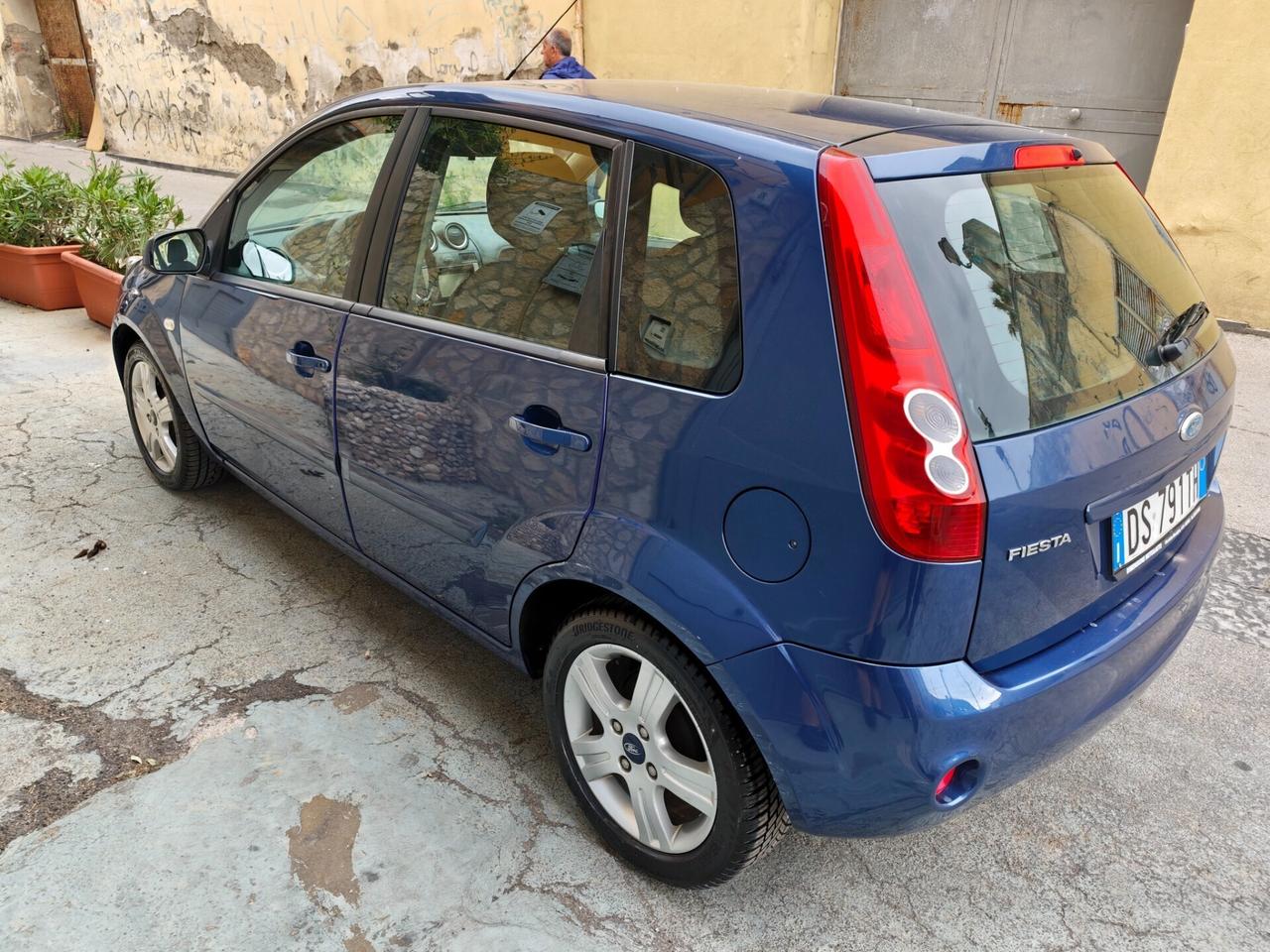 Ford Fiesta 1.2 16V 5p. Ghia