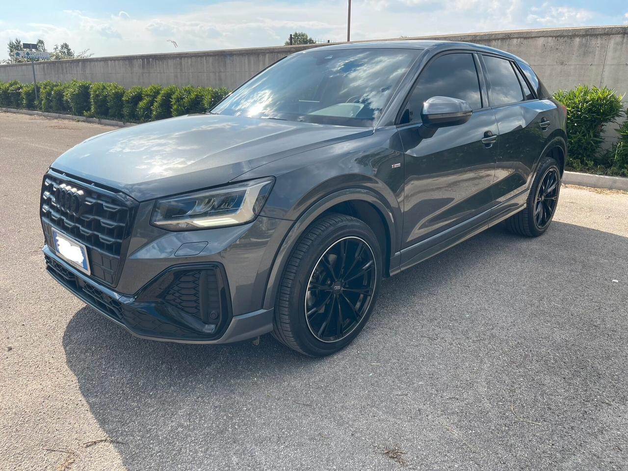 Audi Q2 40 TFSI quattro S tronic Identity Black