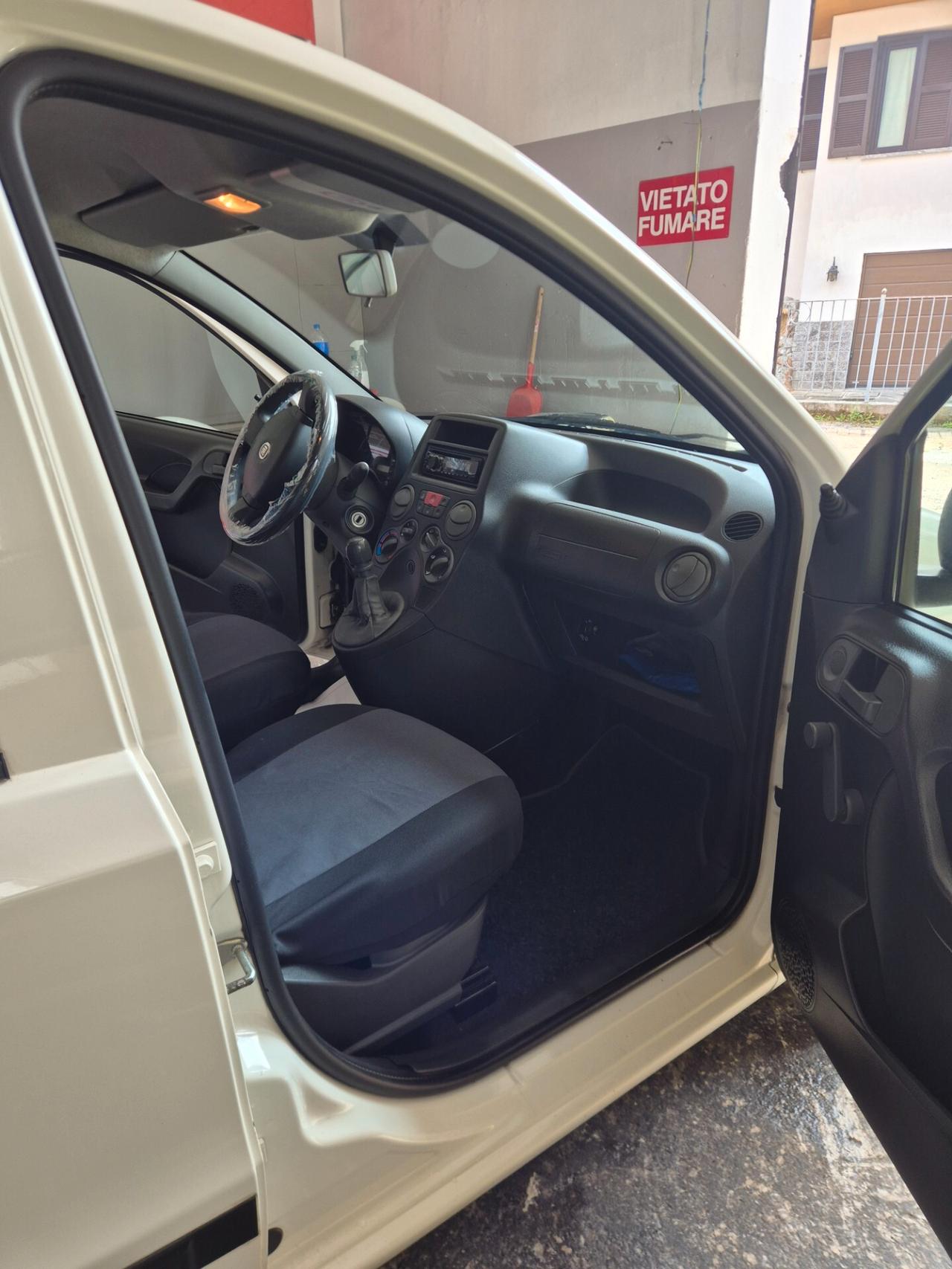 Fiat Panda 1.2 benzina euro 5 neo patentati