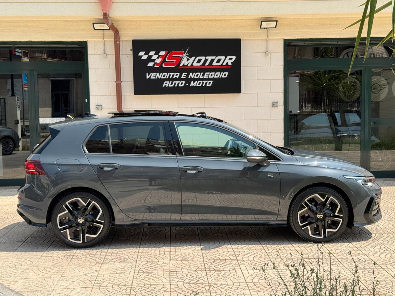 VOLKSWAGEN GOLF 8.5 2.0 TDI 150 CV DSG SCR R-LINE PLUS 30 YEARS