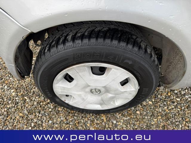 TOYOTA Yaris 1.0i 16V cat 3 porte