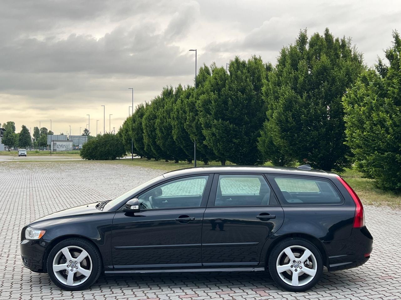 Volvo V50 D3 R-design