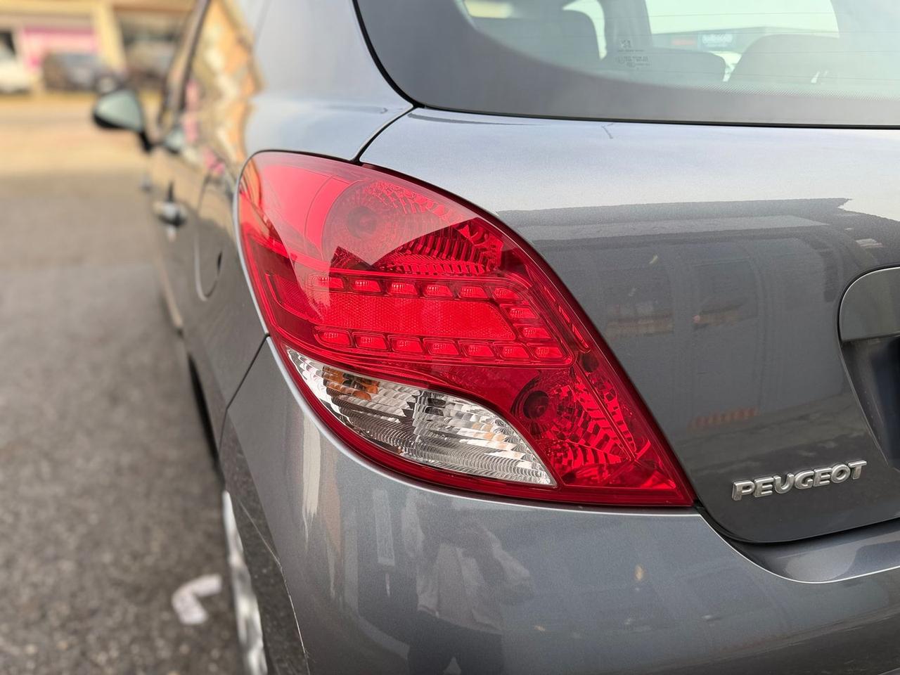 Peugeot 207 Special Edition 1.4 i #8321