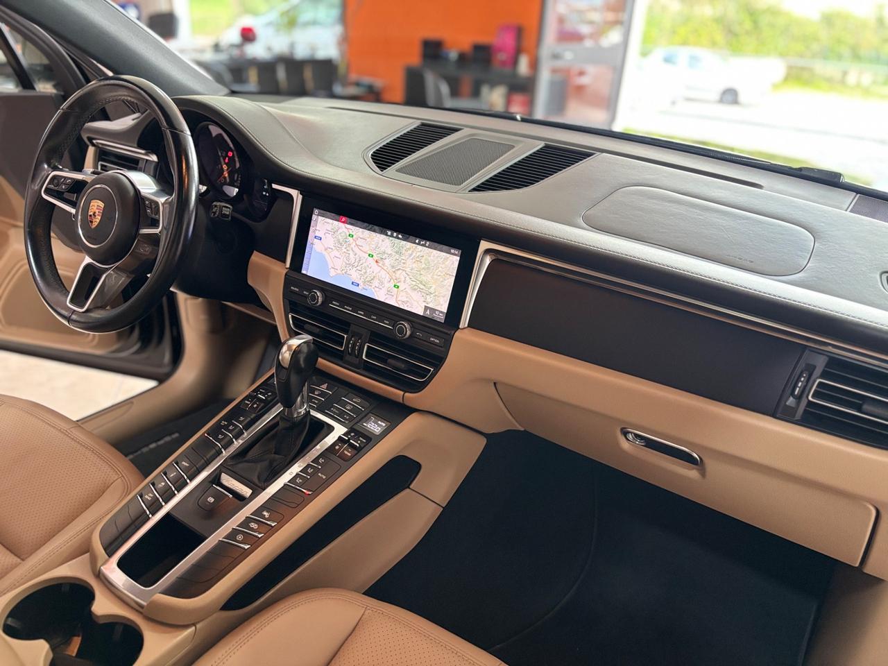 Porsche Macan 2.0 245 cv pdk tetto matrix sound permute finanziamenti
