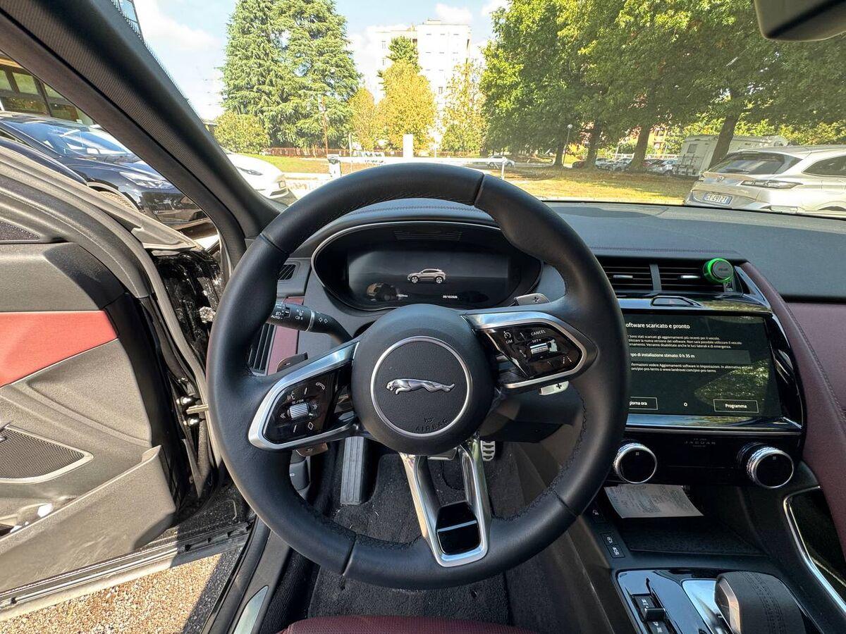 Jaguar E-Pace 2.0d i4 mhev R-Dynamic Black awd 163cv auto