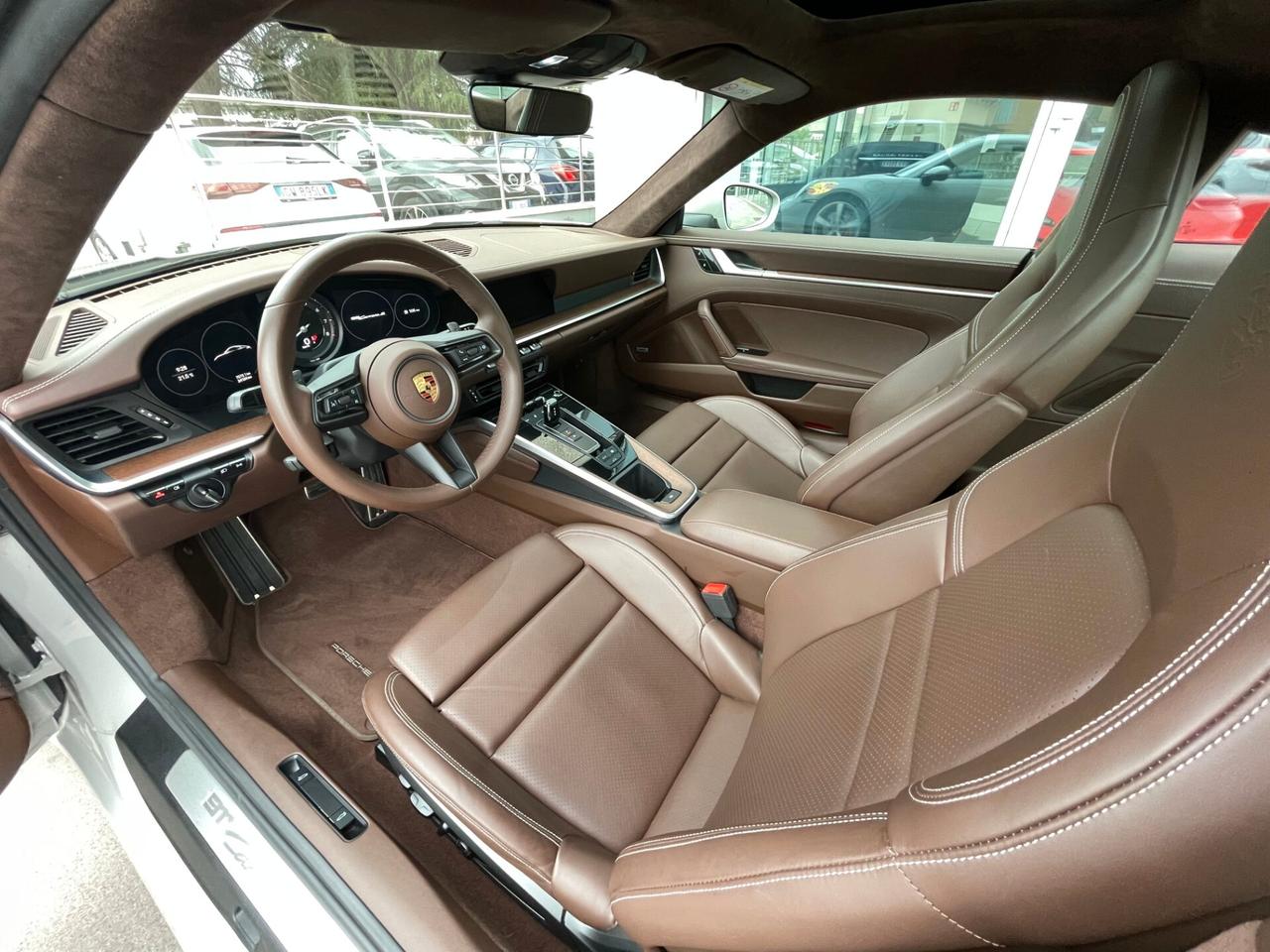 Porsche 911 Carrera S con soli 24.000 Km scarichi sport e tetto apribile pari a nuova