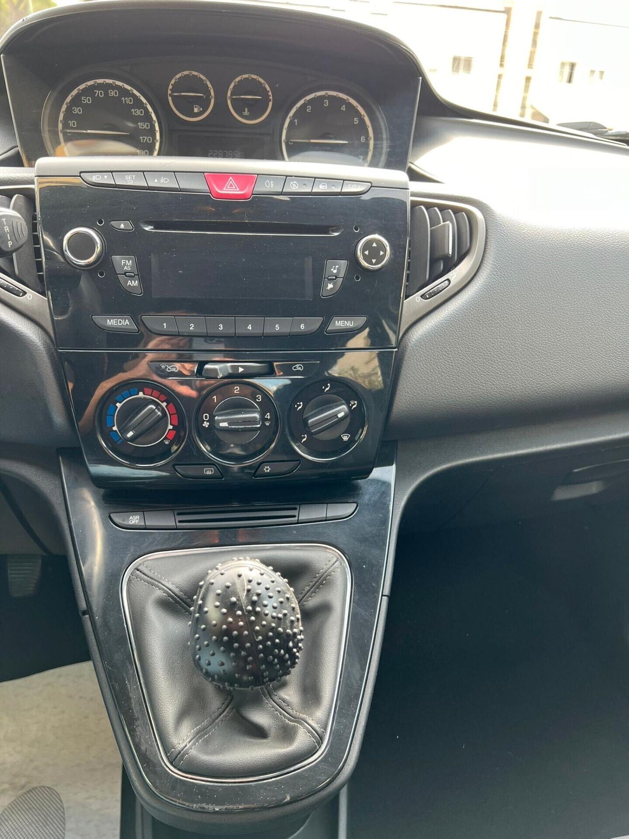Lancia Ypsilon 1.2 69 CV 5 porte GPL Ecochic Silver