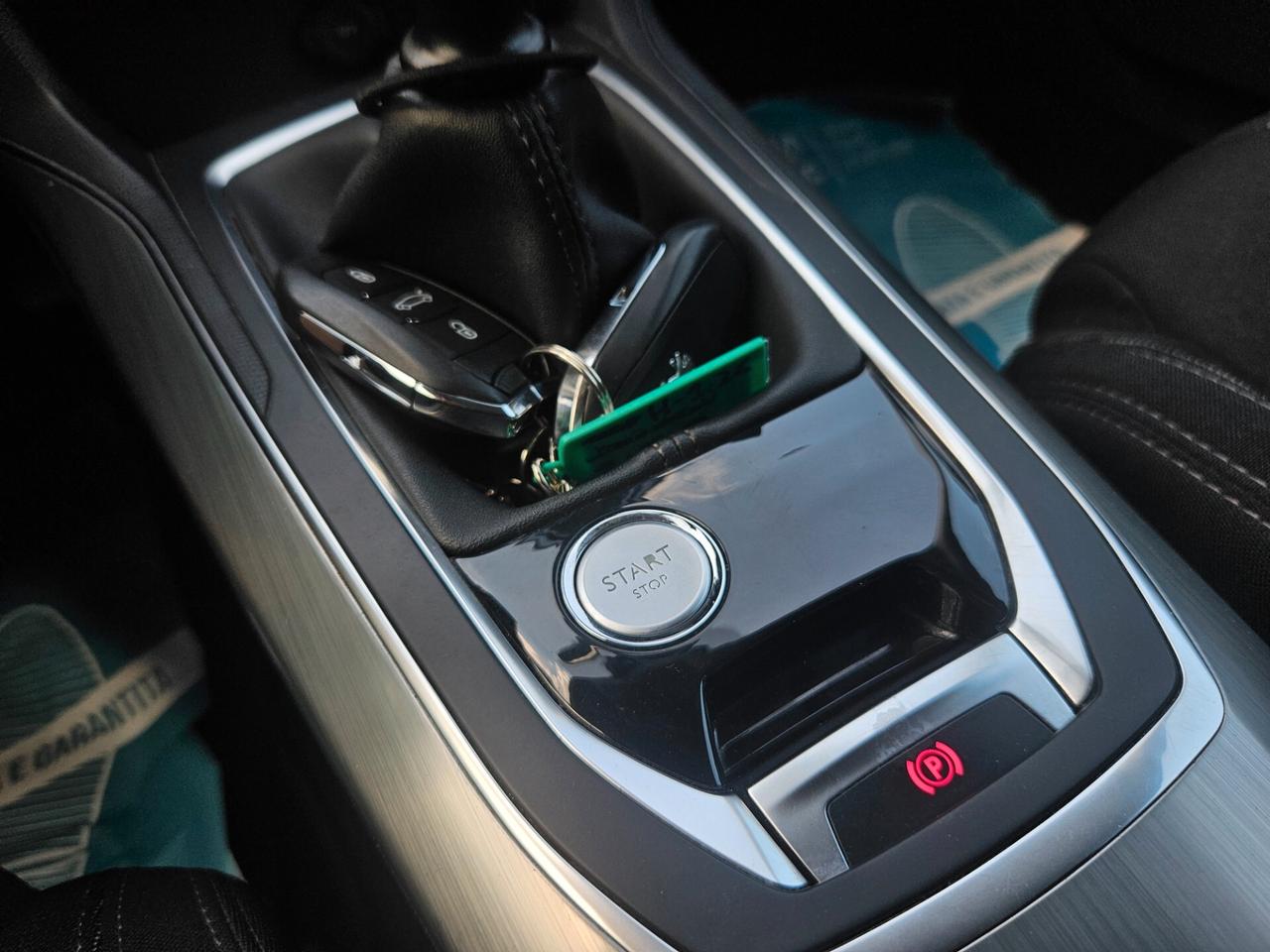 Peugeot 308 BlueHDi 120 CV Bianco Perla E6B