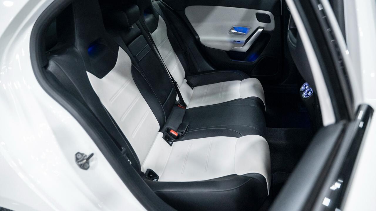 Mercedes-benz A 180 D PREMIUM PLUS AMG TETTO PACK LUCI MULTIBEAM FULL