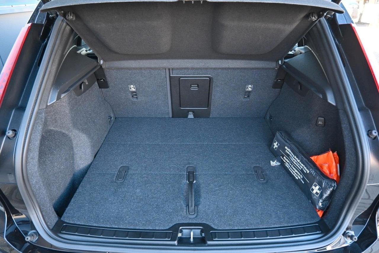 Volvo XC40 B4 automatico Ultra Dark