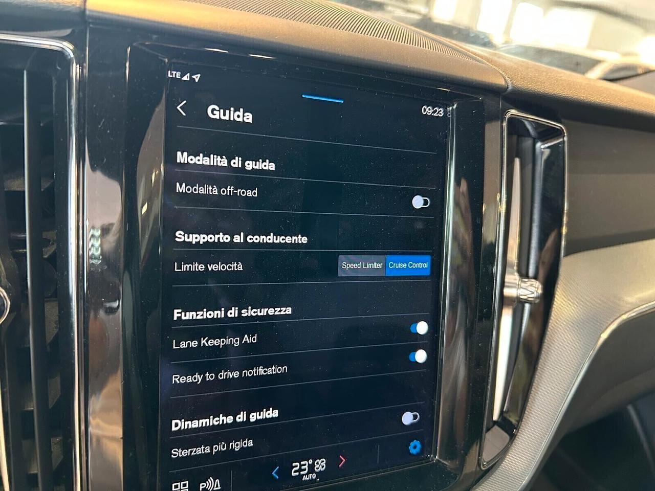 Volvo XC 60 R-DESIGN B4 (d) AWD Geartronic