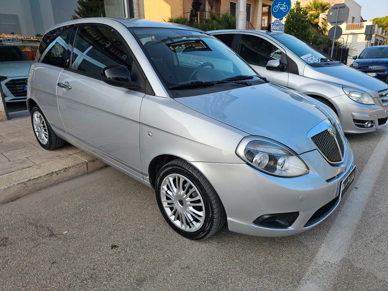 LANCIA YPSION 1.3 MJT 75CV DIVA