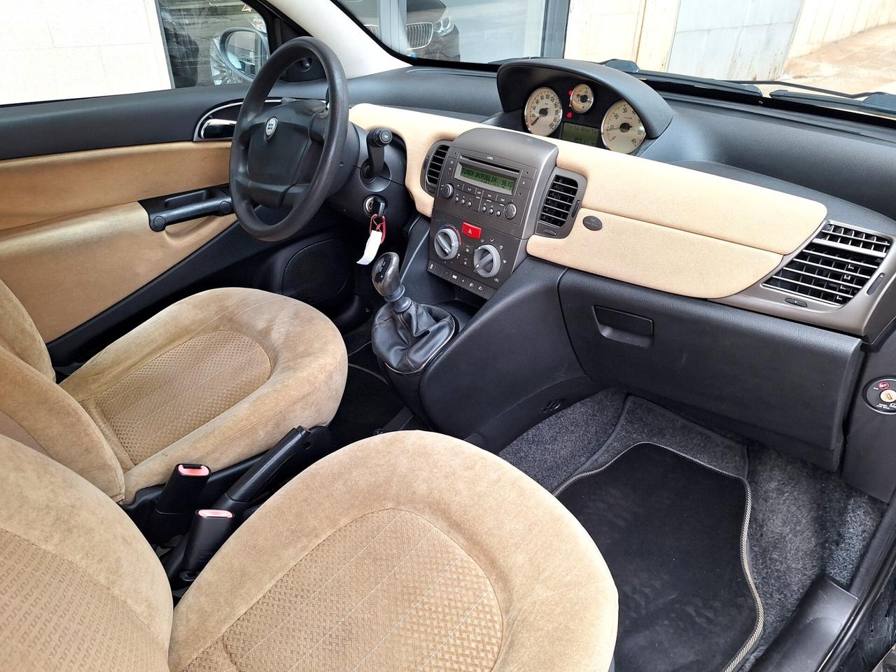 Lancia Ypsilon 1.2 16V Oro