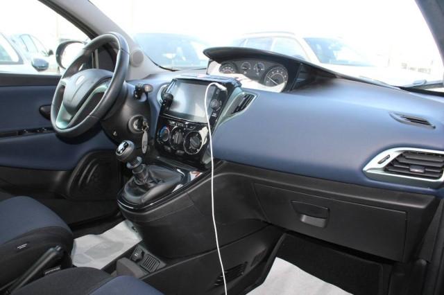 Lancia Ypsilon III 1.0 firefly hybrid 70cv con CarPlay