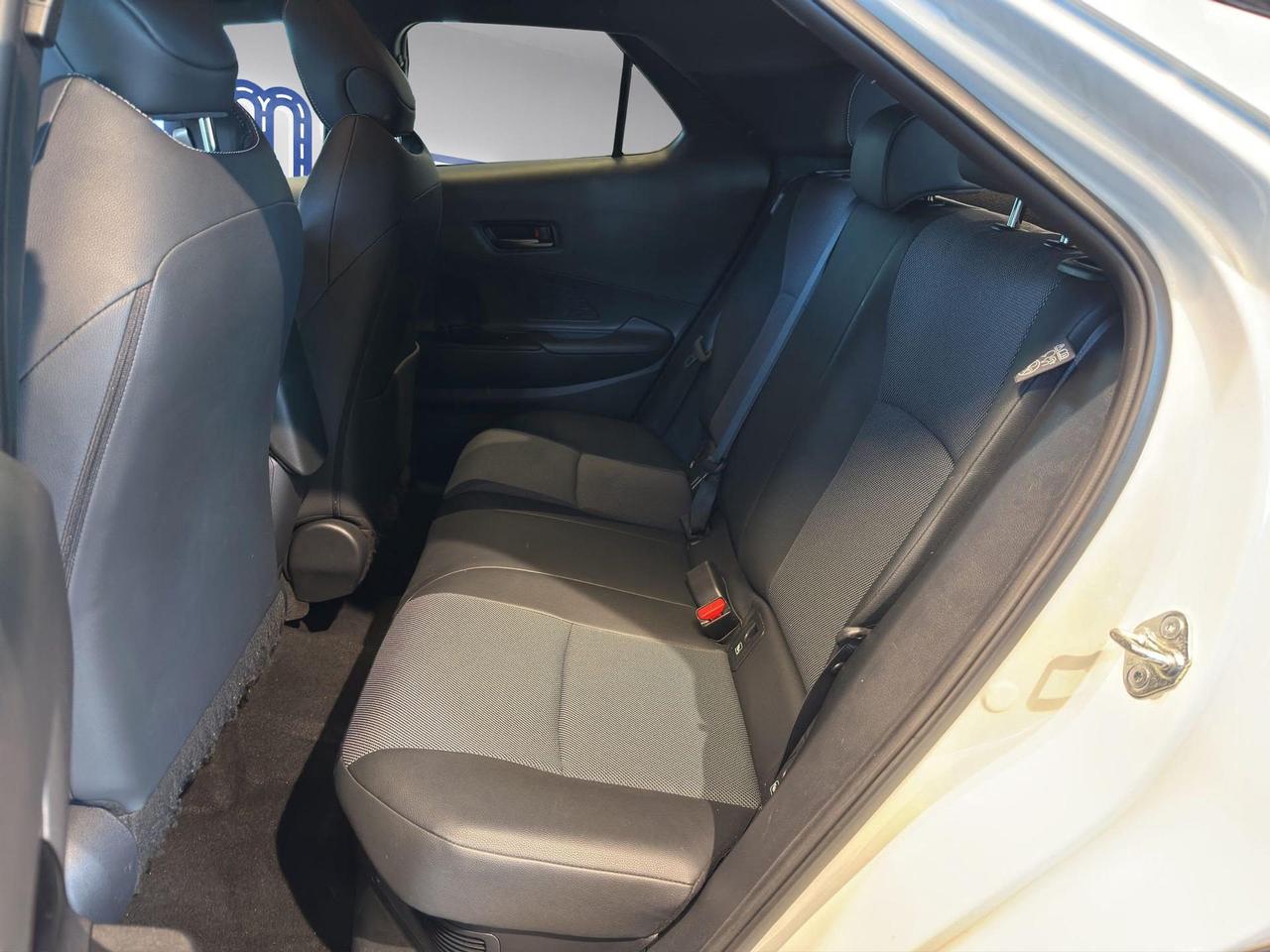 Toyota C-HR 1.8 hev Lounge fwd e-cvt