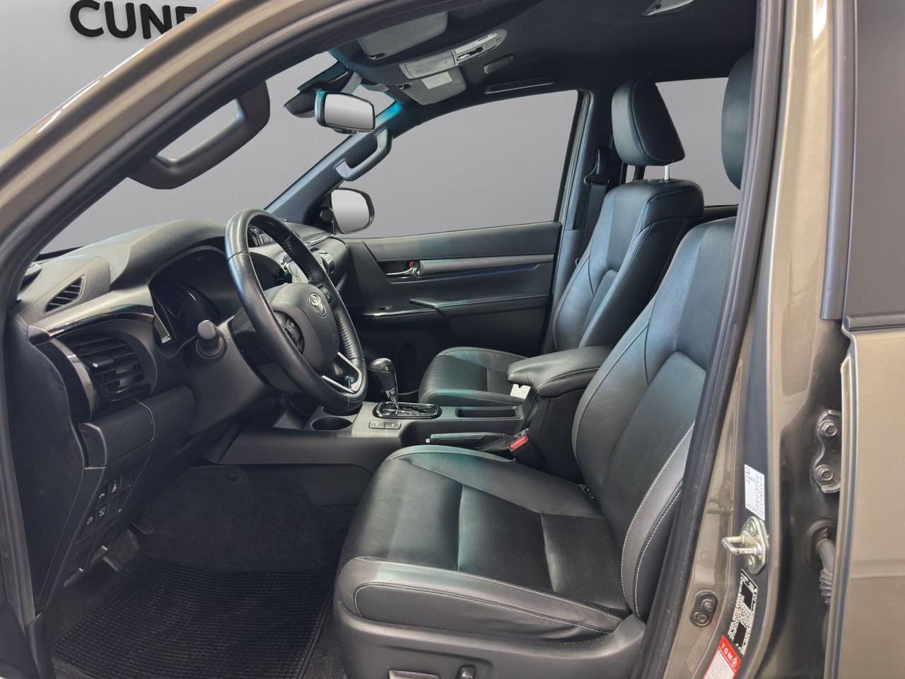 Toyota Hilux 2.8 d double cab Invincible 4wd auto