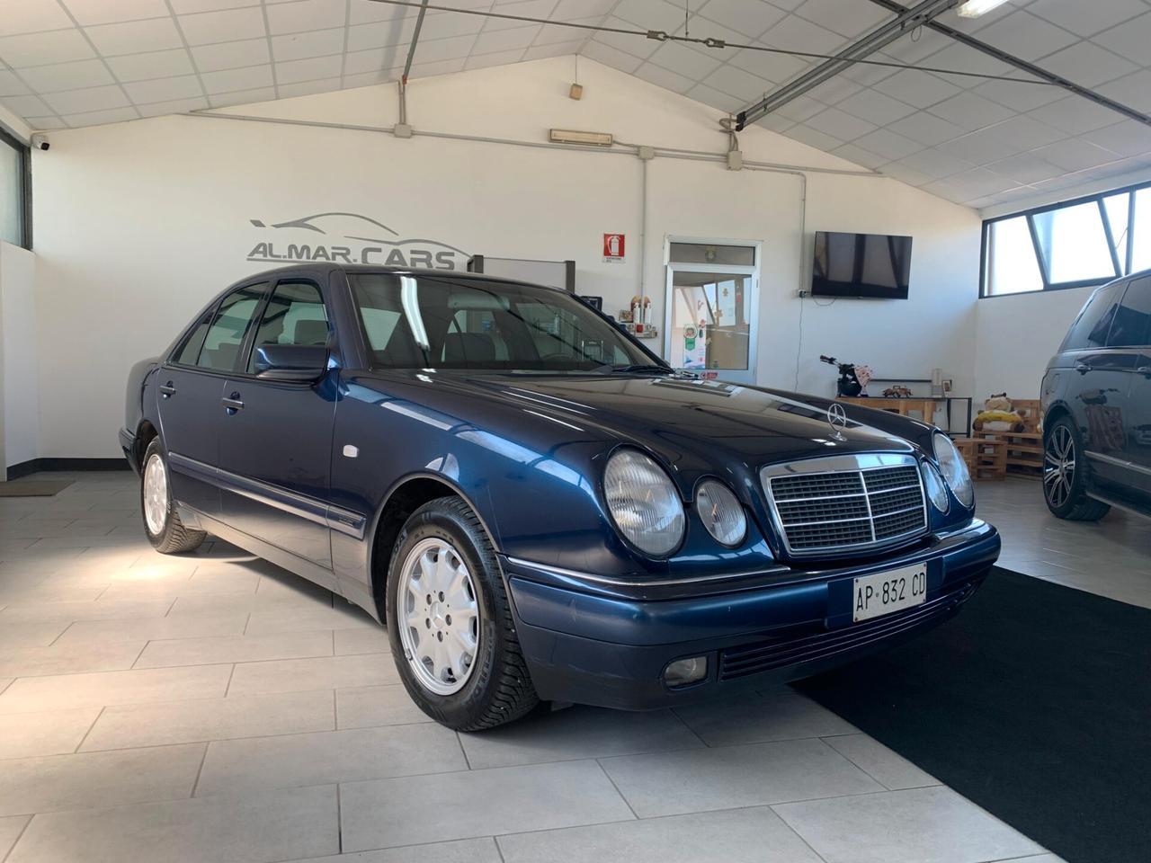 Mercedes-benz E 250 diesel cat Elegance